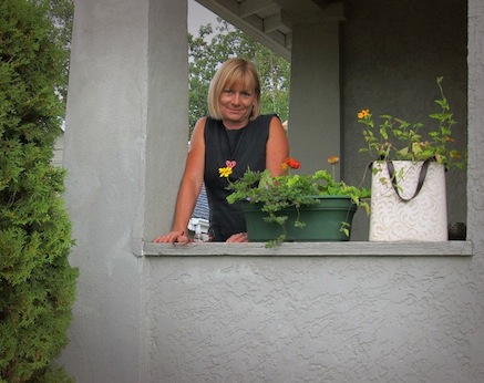 Evelin_Richter_front_porch